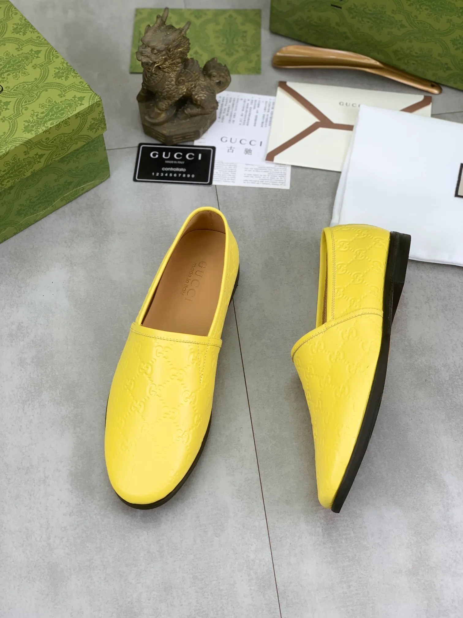 Men's Men's Shoes 💰P500💰【New Style】Water-dyed Niuli Gucci's most popular selection of lazy slip-on leather shoes (Gucci) official website latest Gucci lazy leather shoes, hot style 💥 simple and elegant style, exclusive for trendy men. Unique official website latest brand original double G embossing Elements 👑 Original Gucci decoration, fashionable and elegant, fabric original calfskin ✅ fully imported first-layer cowhide lining, official website designated wear-resistant, rubber business outsole, classic model taken at the counter in real life 🎬38-44 Various colors available